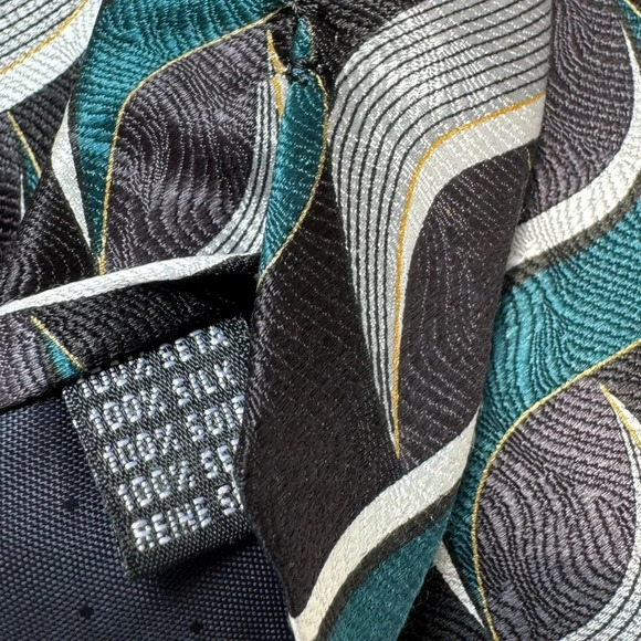 Mezzo Matto 100% Silk necktie from Italy. EUC metallic weaving ribbon design - Picture 7 of 8
